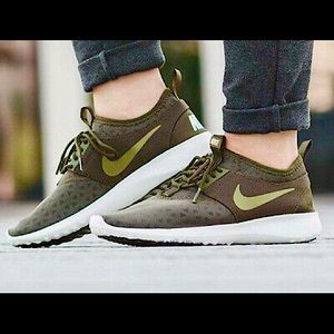 EUC Nike Juvenate